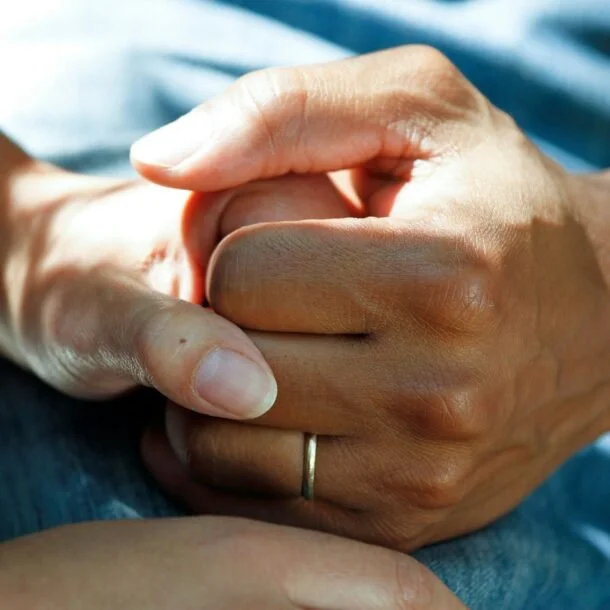 therapist supporting a bariatric surgery patient to prevent transferred addiction